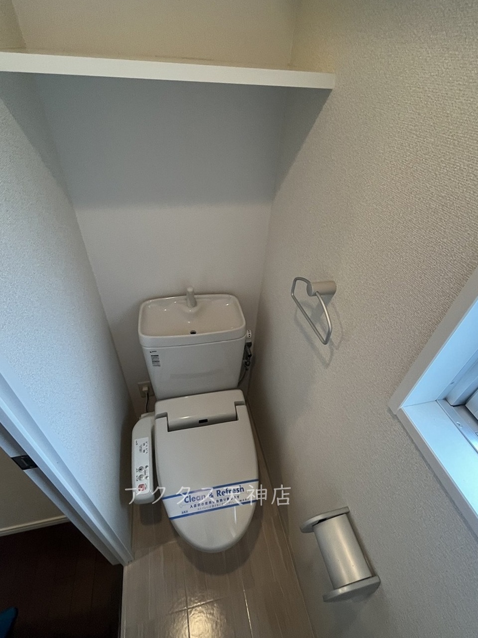 トイレ　窓あります。