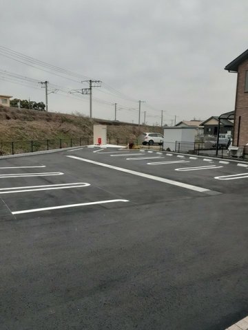 駐車場　駐車場があるので、車を買う予定の方も安心です