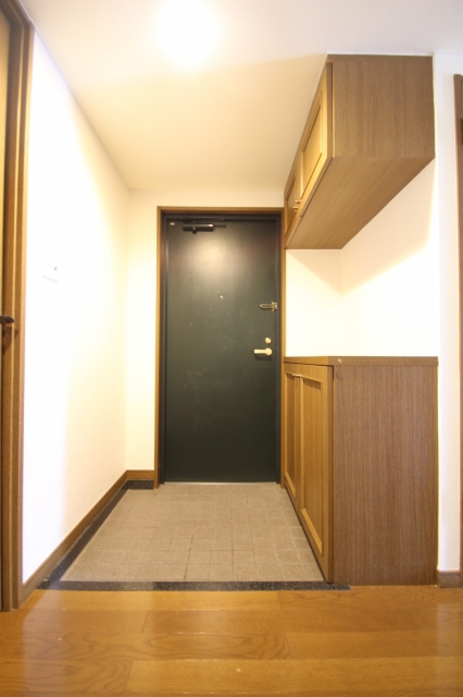 玄関　同物件、別号室のものです。