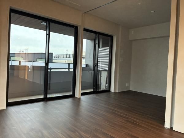 居室・リビング　こちらの居間で趣味の時間をお楽しみください