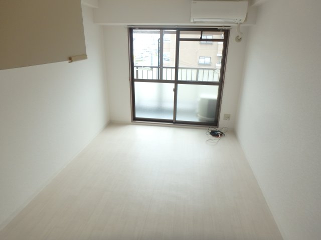 居室・リビング　たっぷりの陽光に包まれる明るい住まい