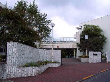 中学校　羽村市立羽村第一中学校（中学校）まで2055m