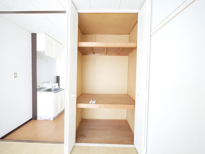 収納　洋室６帖