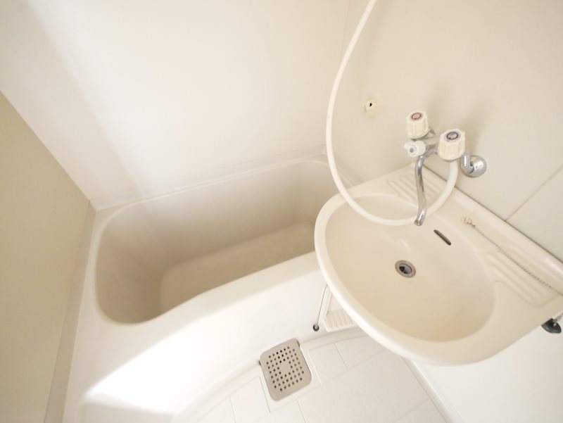 バス・シャワールーム　シャワー