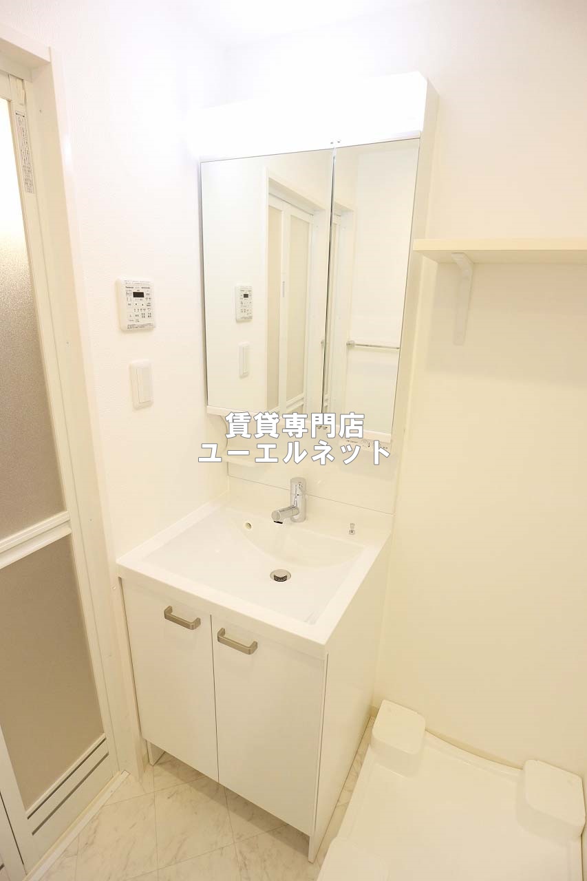 洗面設備　清潔感ある独立洗面台で毎日気持ちよく♪