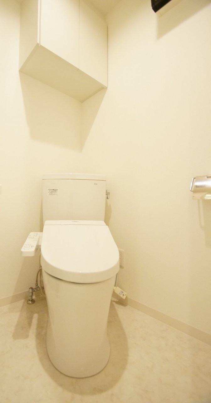 トイレ　温水洗浄便座付きトイレ