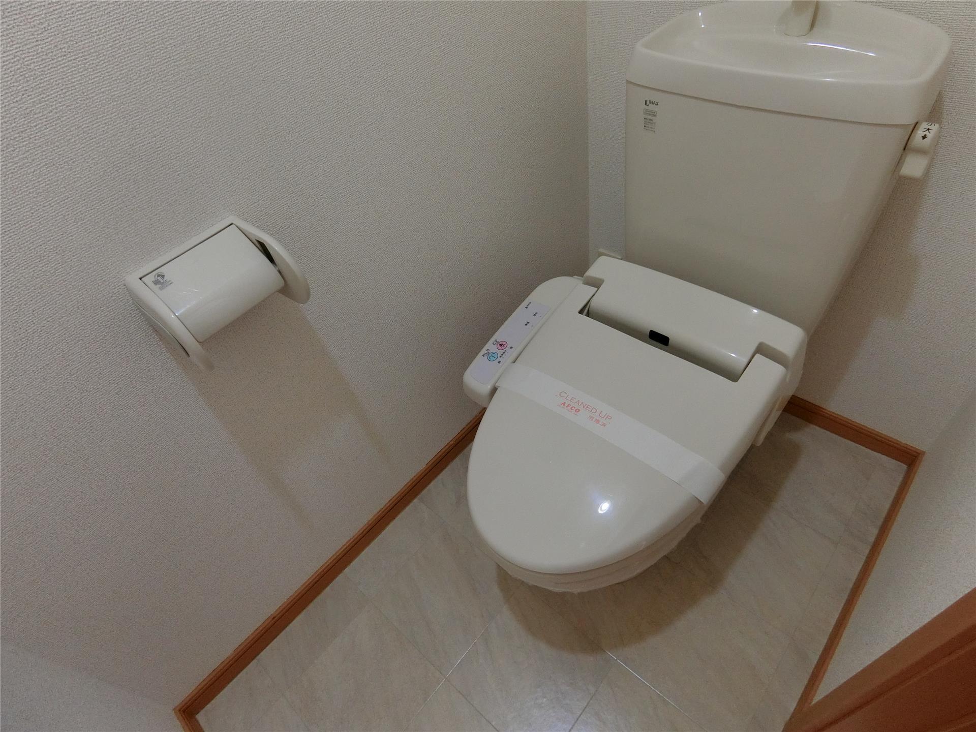トイレ　ウォシュレット付の洋式トイレです♪