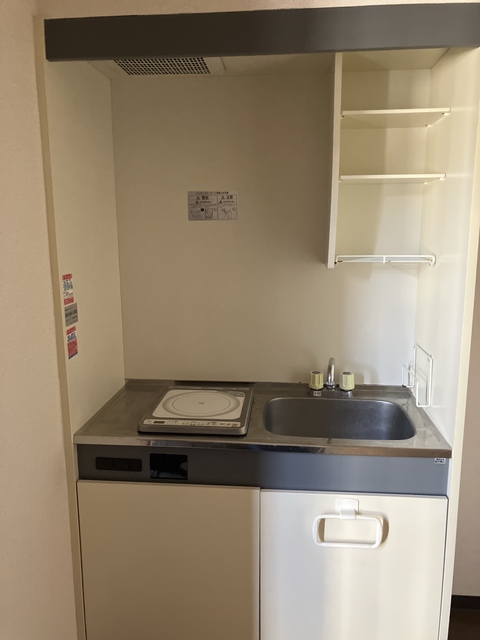 キッチン　※補修前の参考画像の為、設備等は現況優先。
