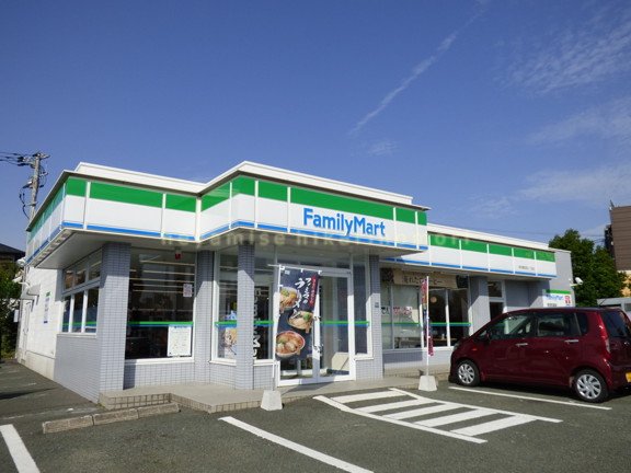 コンビニ　ファミリーマート　飛田バイパス店（コンビニ）まで717m