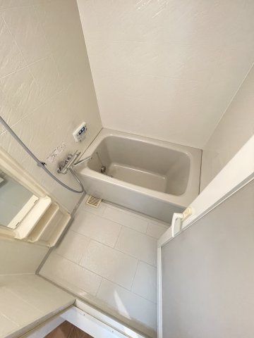 バス・シャワールーム　浴室乾燥機付きで便利です！