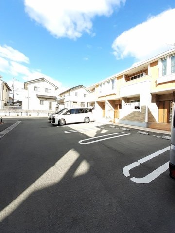 駐車場　駐車場に車を止められます