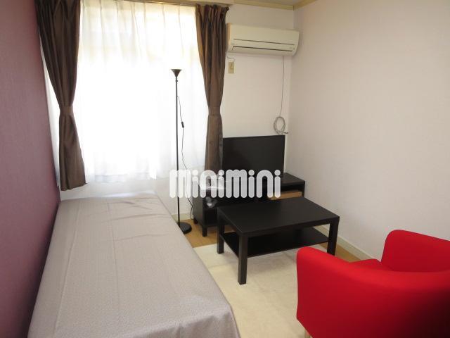 居室・リビング　家具家電付きのお部屋になりました。