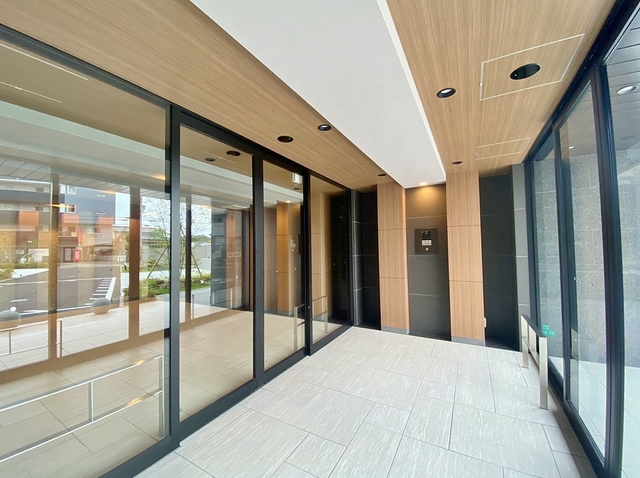 エントランス　ＴＶモニターホン・オートロック・防犯カメラ