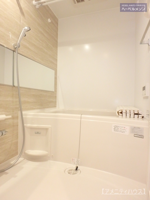 バス・シャワールーム　●追い炊き完備のバスルーム。