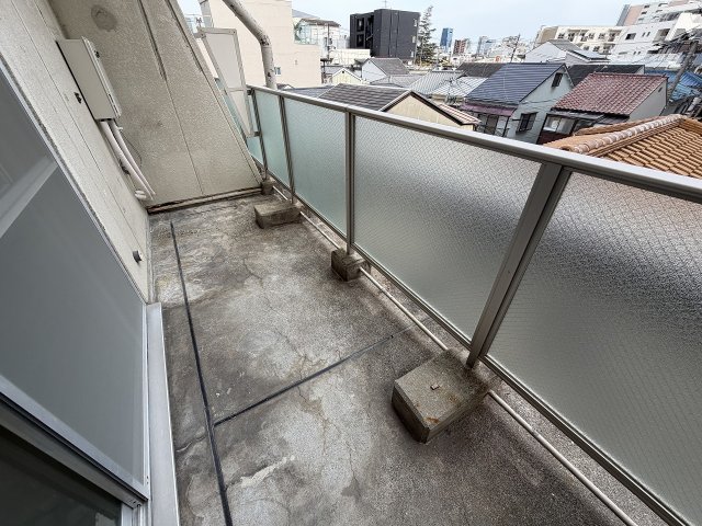 バルコニー　外からの目が気にならないバルコニーで洗濯物が干せます