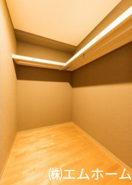 収納　ウォークインクローゼット（収納充実してます）