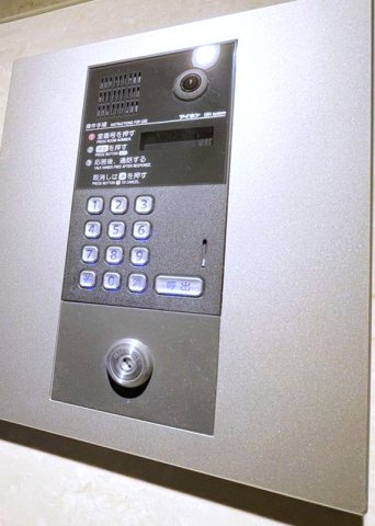 セキュリティ　不審者、勧誘員をシャットアウトできるオートロックです♪