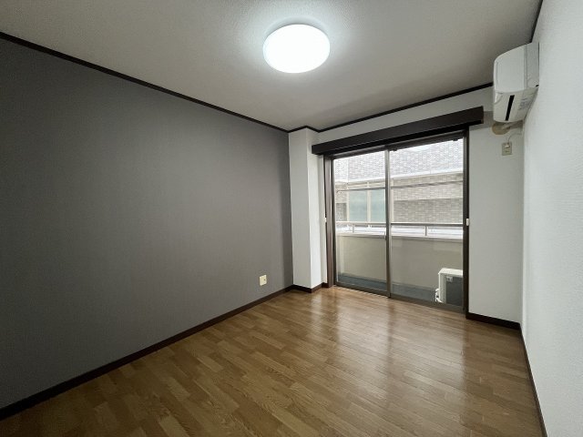 居室・リビング　6帖洋室（お写真は同間取りの205号室）