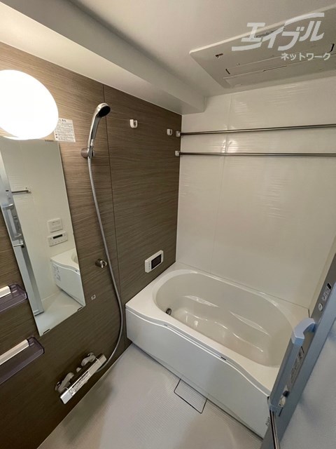 バス・シャワールーム　浴室乾燥機付きになります。