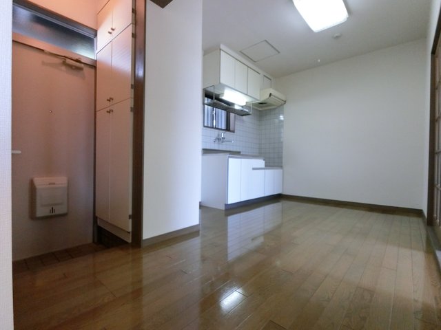 居室・リビング　別部屋参考画像。現況優先。