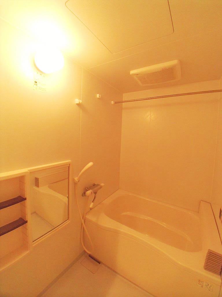 バス・シャワールーム　※同物件別住戸の写真を掲載しています【ブルーガーデン小石川】