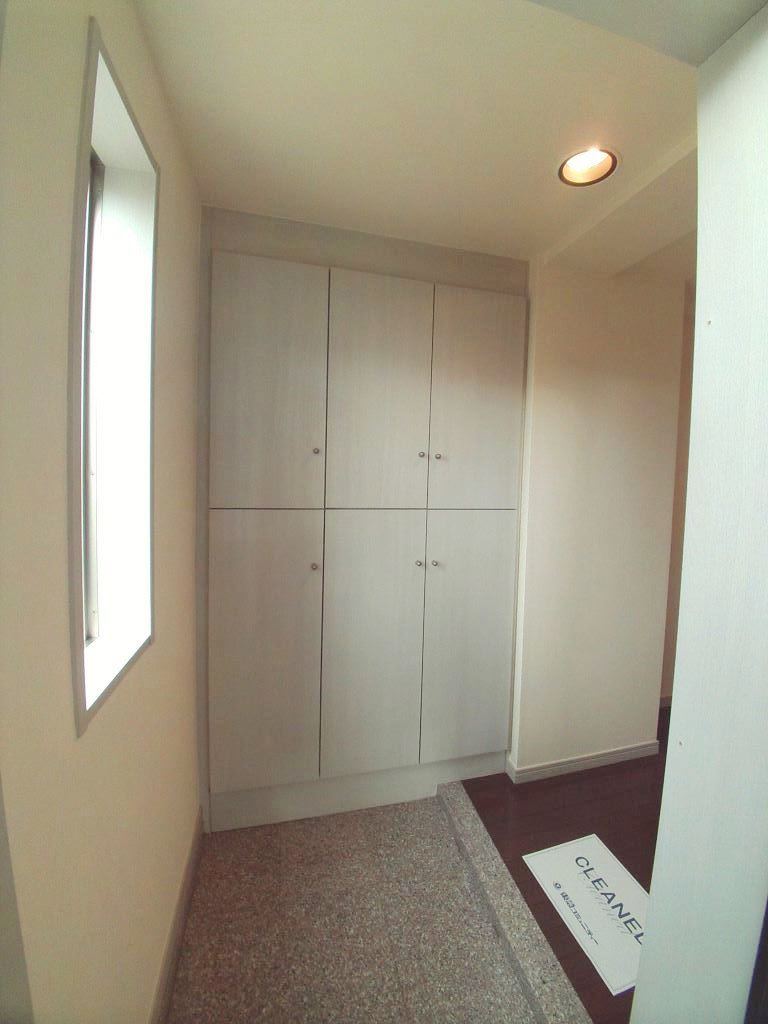 玄関　※同物件別住戸の写真を掲載しています【ブルーガーデン小石川】