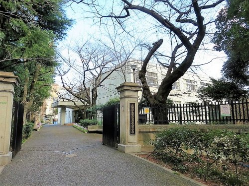 中学校　文京区立第三中学校（中学校）まで650m