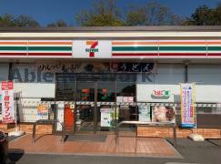 コンビニ　セブンイレブン久喜鷲宮東大輪店（コンビニ）まで358m