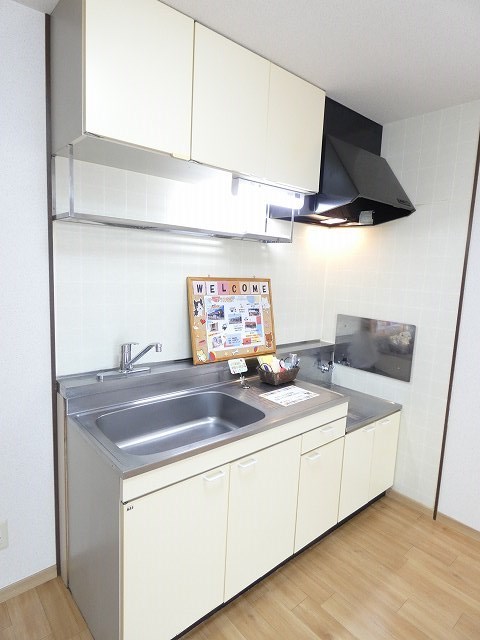 キッチン　写真は105号室です（参考）