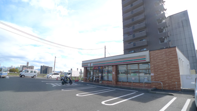 コンビニ　セブンイレブン広島己斐本町店（コンビニ）まで207m