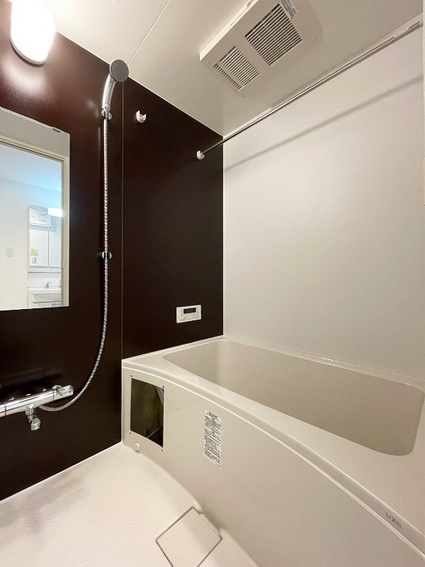 バス・シャワールーム　一日の汗や疲れはこちらで洗い流してください