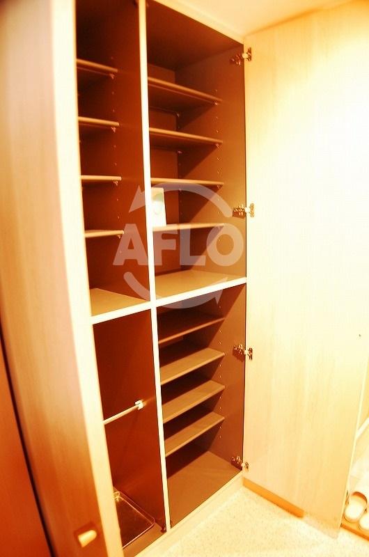 収納　プレミュール阿波座　シューズボックス