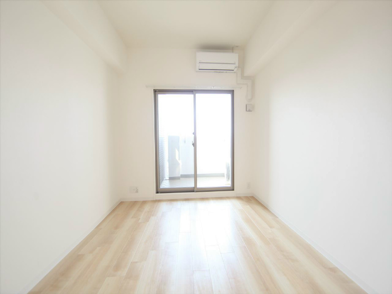 バルコニー　洋室6.6帖　バルコニー　エアコン完備