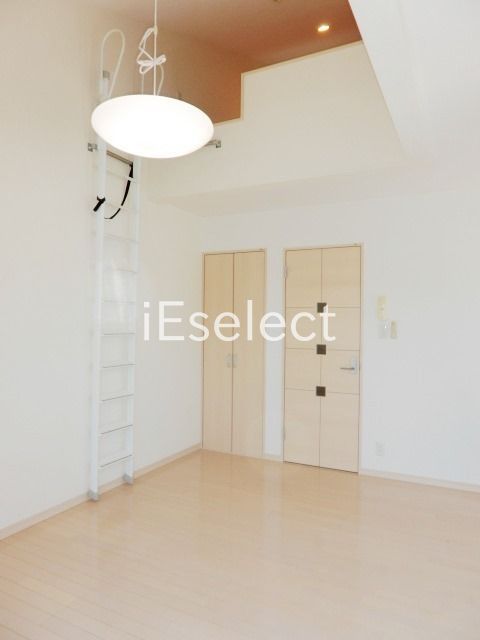 居室・リビング　人気のロフト付きのお部屋。