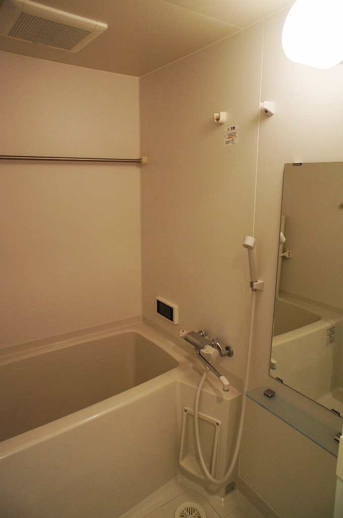 バス・シャワールーム　コンパクトで使いやすいお風呂です