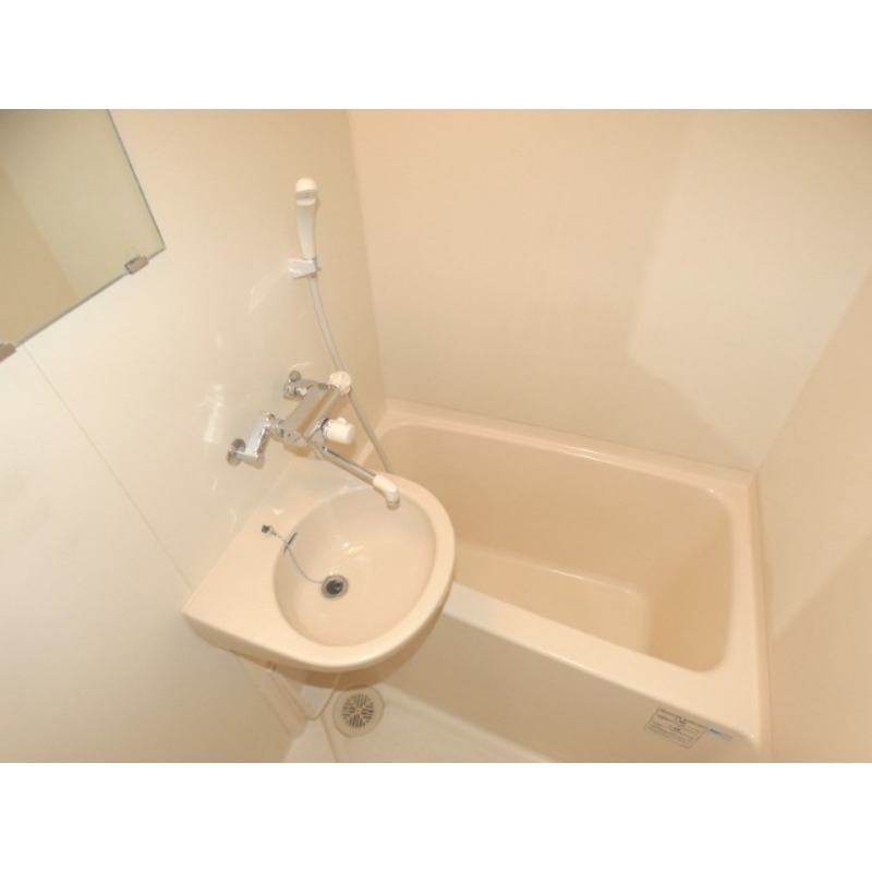 バス・シャワールーム　ワイドな浴槽