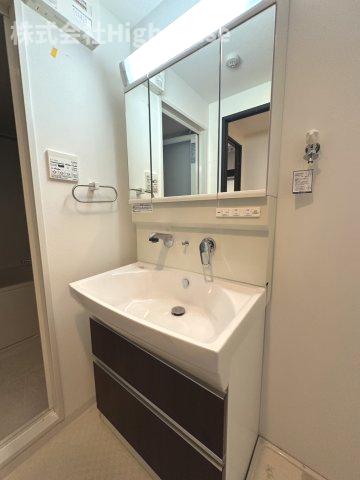 洗面設備　スペースが確保できる洗面所です