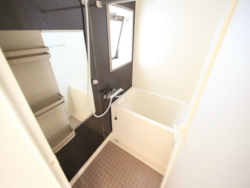 バス・シャワールーム　バスルーム（お風呂トイレ別）窓付（換気良好）