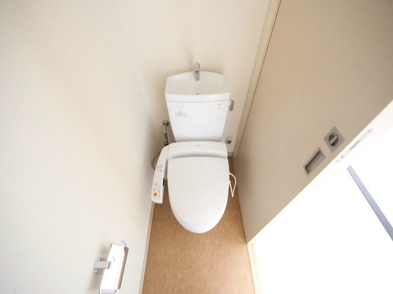トイレ　温水洗浄便座付トイレ