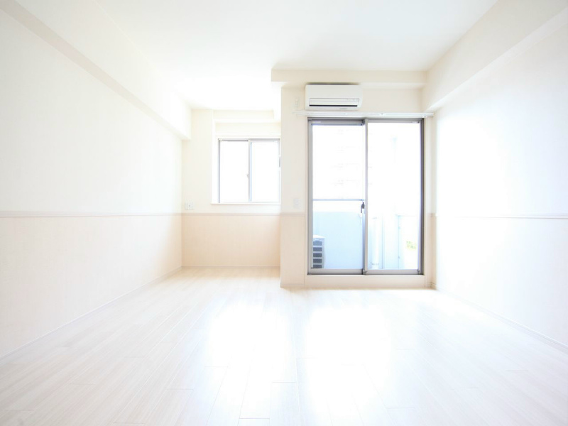 バルコニー　洋室10.6帖　エアコン完備　バルコニー