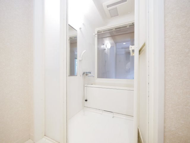 バス・シャワールーム　別号室のものです。現状優先なります。