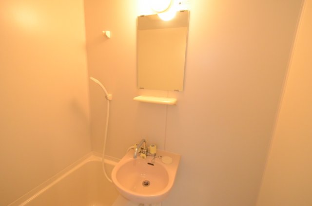 洗面設備　浴室内に洗面台がついています！