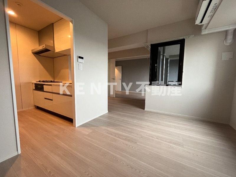 居室・リビング　こちらのリビングで趣味の時間をお楽しみください