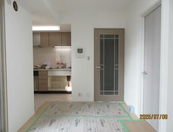 居室・リビング　＊同物件・別部屋になります。