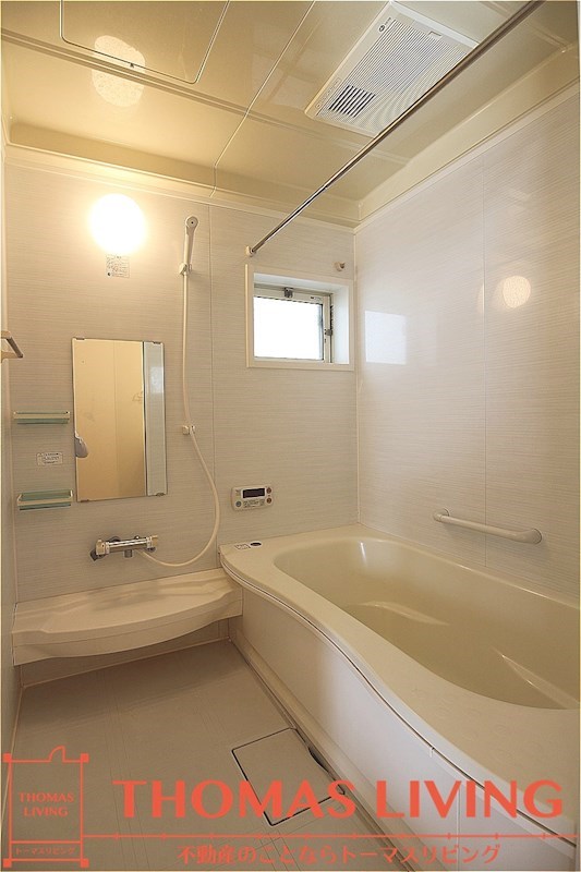 バス・シャワールーム　一坪浴室なのでお子様とお風呂にゆっくり入れます。