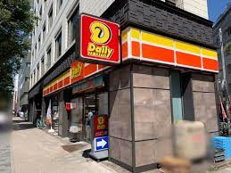 コンビニ　デイリーヤマザキ 馬喰横山駅前店（コンビニ）まで85m