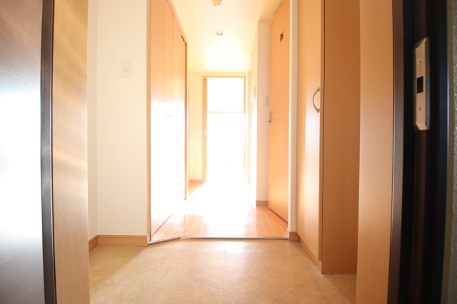 玄関　※別室の参考写真の為、現況優先です。