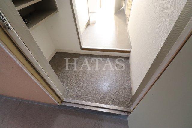 玄関　同物件別部屋です。