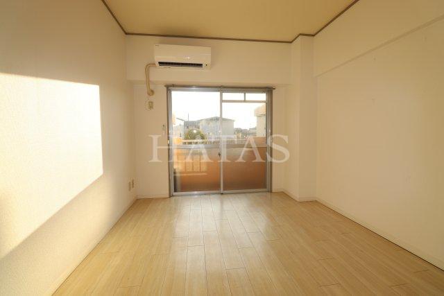 居室・リビング　同物件別部屋です。