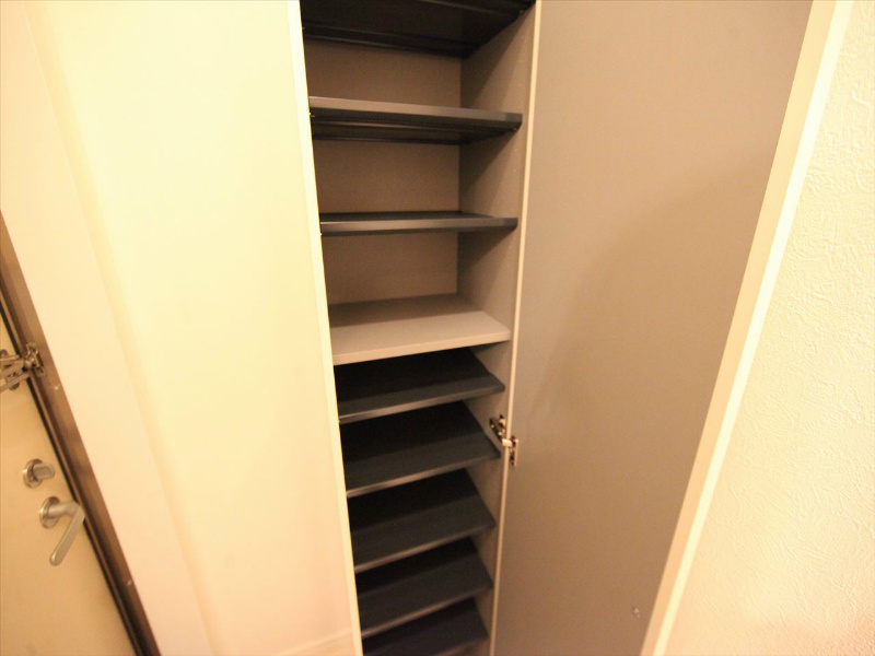 玄関　玄関　シューズボックス付（収納充実してます）